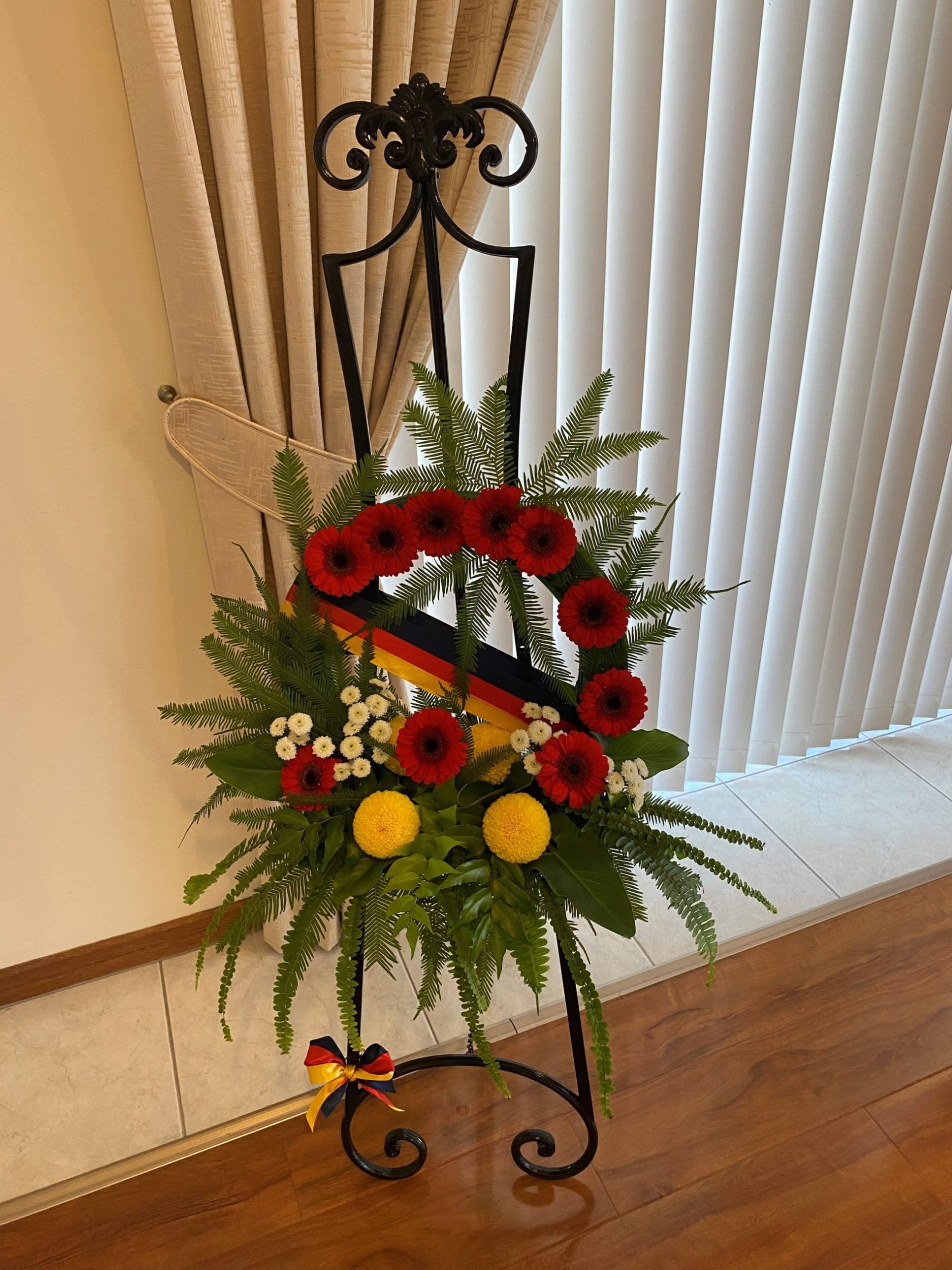 Picture of full stand and wreath
